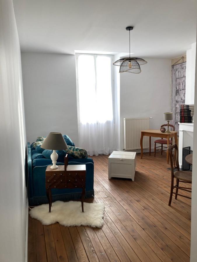 Un Petit Chateau Lauzun Bagian luar foto