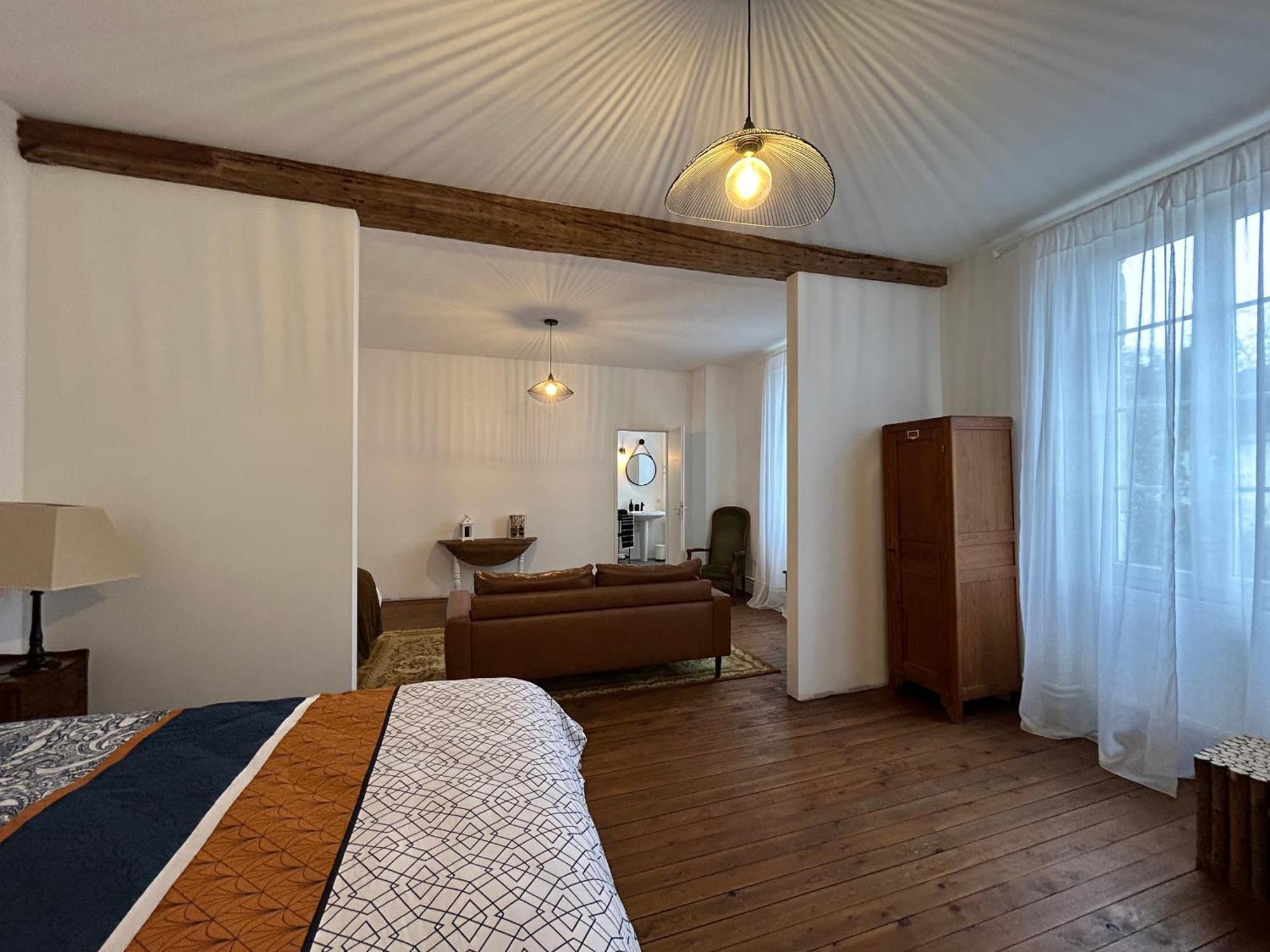 Un Petit Chateau Lauzun Bagian luar foto