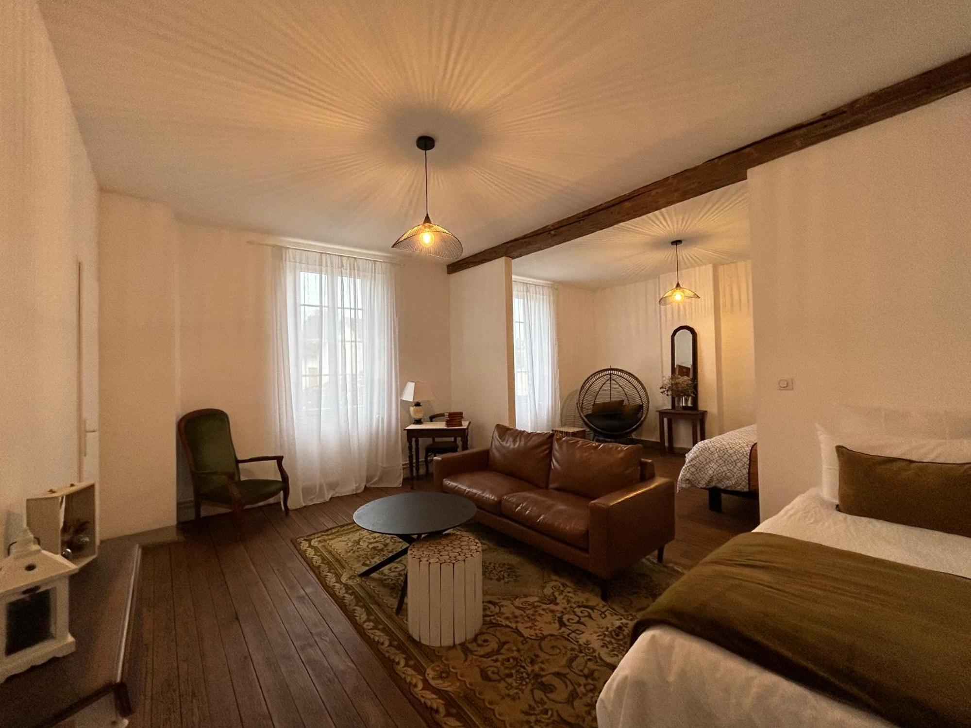 Un Petit Chateau Lauzun Bagian luar foto